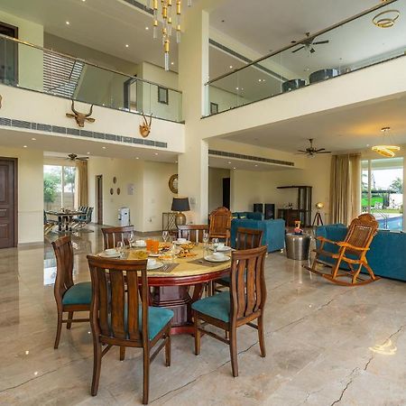 Stayvista At Blanc Belle With Outdoor Pool Sohna Ngoại thất bức ảnh
