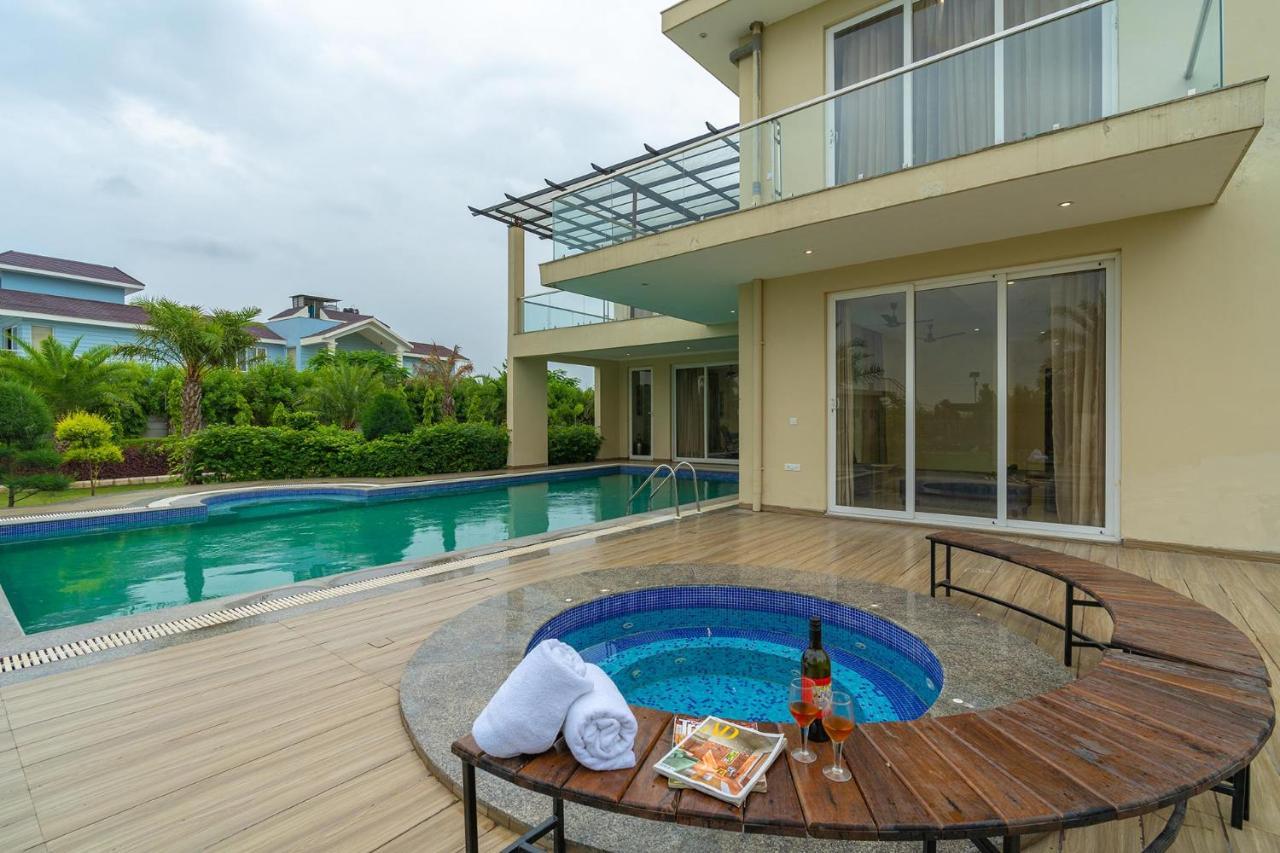 Stayvista At Blanc Belle With Outdoor Pool Sohna Ngoại thất bức ảnh