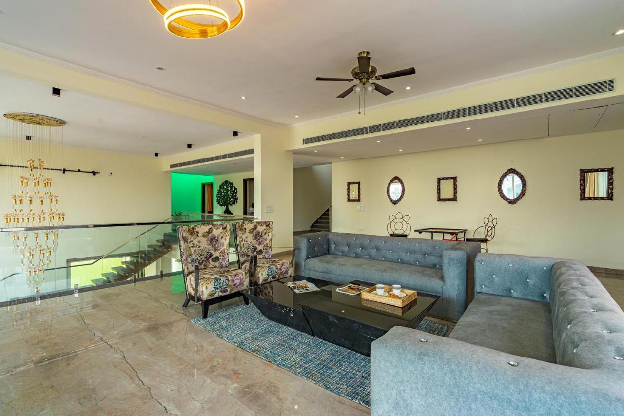 Stayvista At Blanc Belle With Outdoor Pool Sohna Ngoại thất bức ảnh