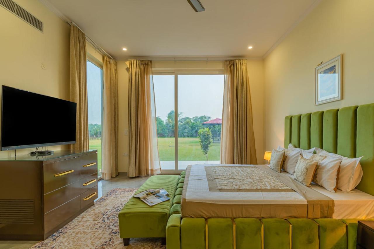 Stayvista At Blanc Belle With Outdoor Pool Sohna Ngoại thất bức ảnh