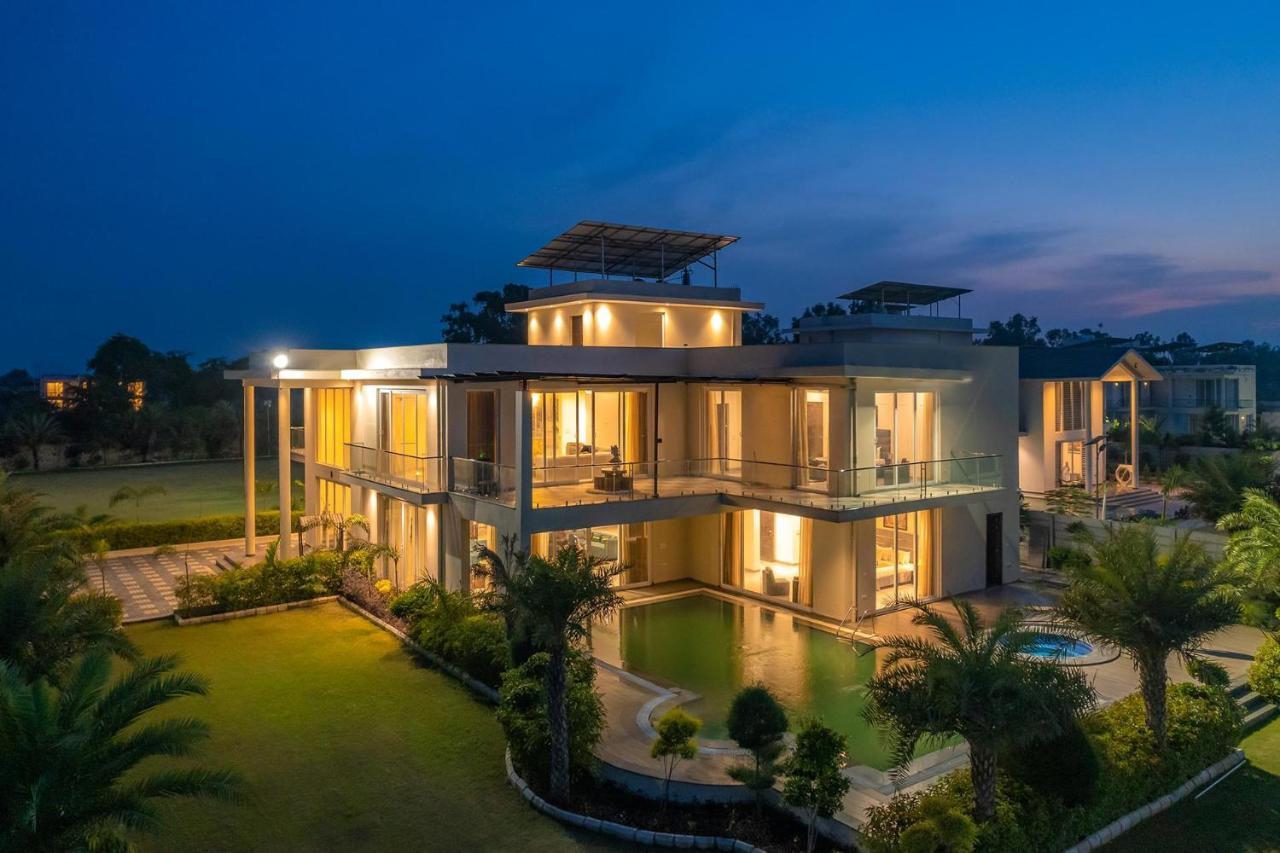 Stayvista At Blanc Belle With Outdoor Pool Sohna Ngoại thất bức ảnh