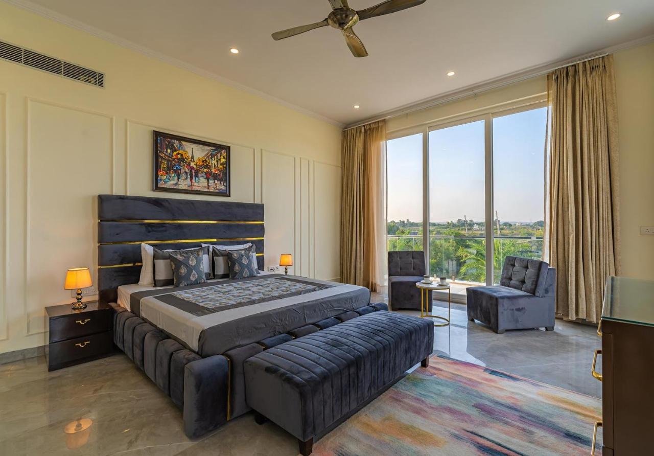 Stayvista At Blanc Belle With Outdoor Pool Sohna Ngoại thất bức ảnh