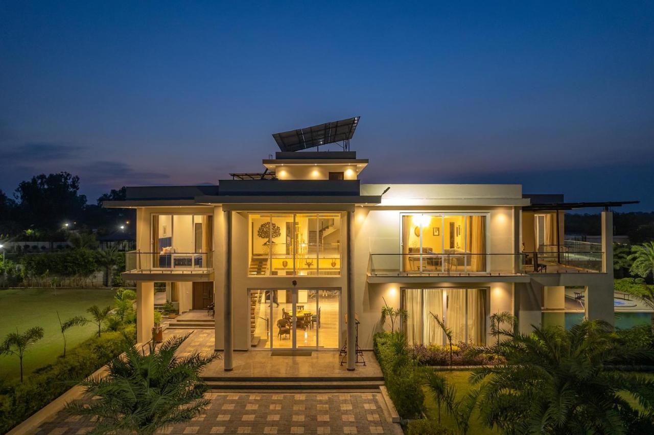Stayvista At Blanc Belle With Outdoor Pool Sohna Ngoại thất bức ảnh