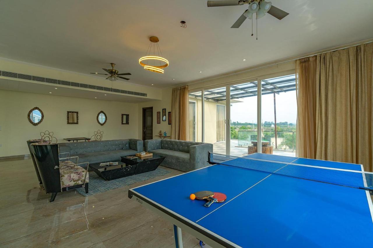 Stayvista At Blanc Belle With Outdoor Pool Sohna Ngoại thất bức ảnh